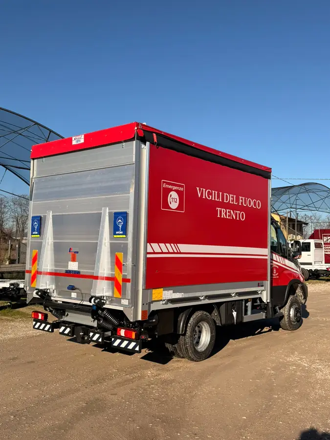 Allestimento con sponda montacarichi per i Vigili del Fuoco di Trento